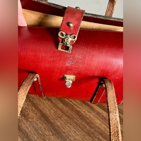 Vintage Etienne Aigner ‘Antic Red’ Leather Turnlock Satchel with Original Tags - Picture 8 of 13